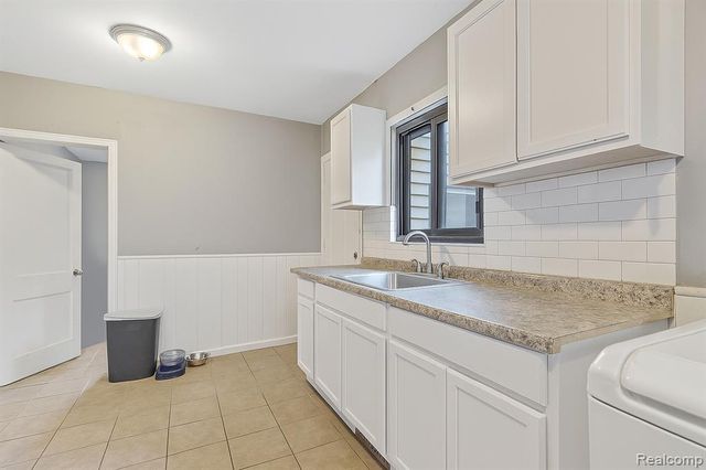 27861 Bohnhoff Street, Roseville, MI 48066