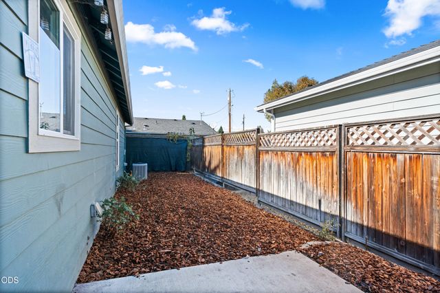 1118 Peachwood Court, Medford, OR 97501