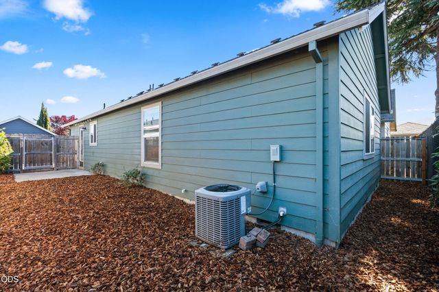 1118 Peachwood Court, Medford, OR 97501