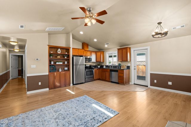 1118 Peachwood Court, Medford, OR 97501