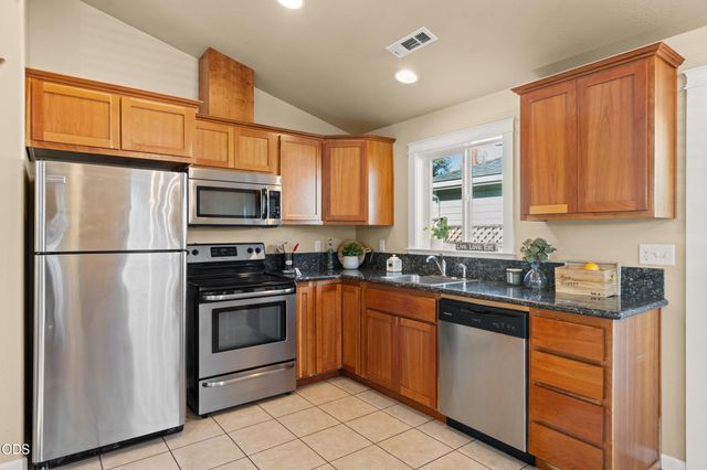 1118 Peachwood Court, Medford, OR 97501