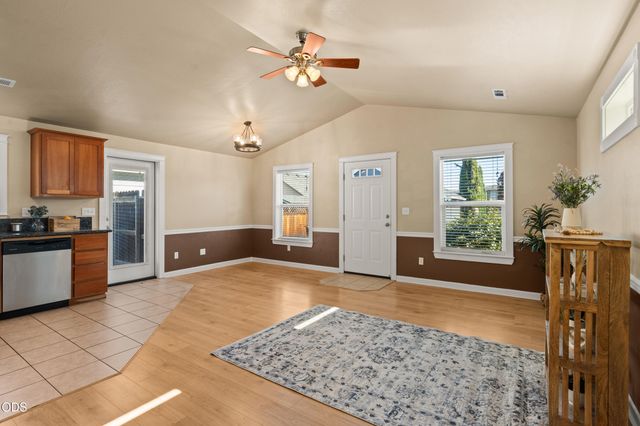 1118 Peachwood Court, Medford, OR 97501