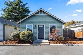 1118 Peachwood Court, Medford, OR 97501