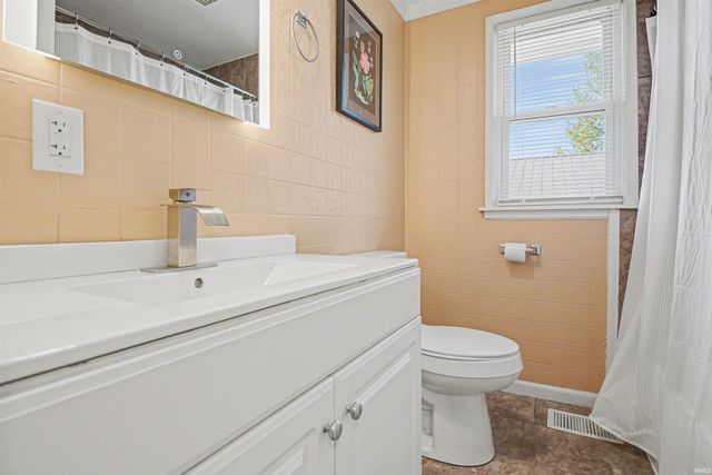 1615 Altgeld Street, South Bend, IN 46614