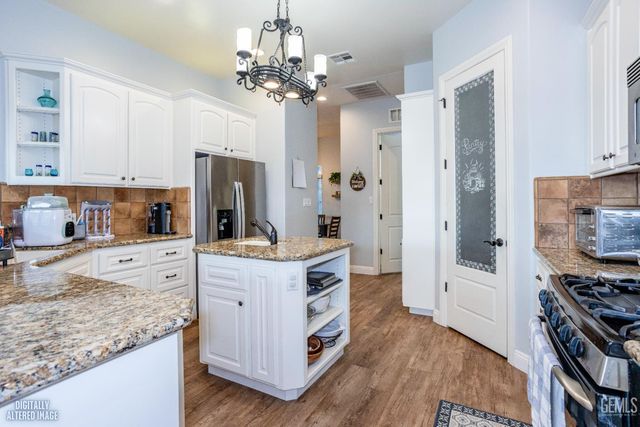 11115 Efada Drive, Bakersfield, CA 93312