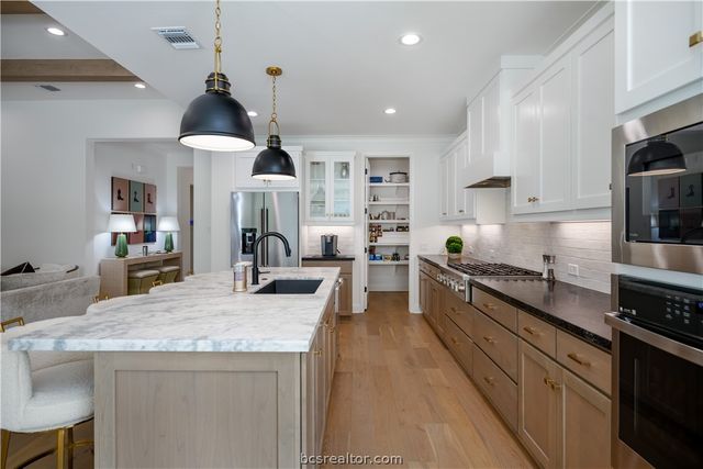 1630 Briscoe Manor Court, College Station, TX 77845