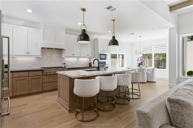 1630 Briscoe Manor Court, College Station, TX 77845