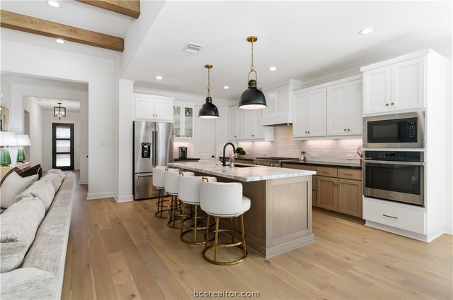 1630 Briscoe Manor Court, College Station, TX 77845