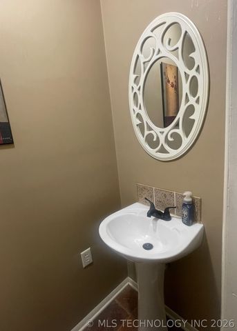 205 W Kaw Avenue, Cleveland, OK 74020