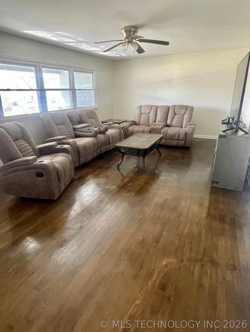 205 W Kaw Avenue, Cleveland, OK 74020