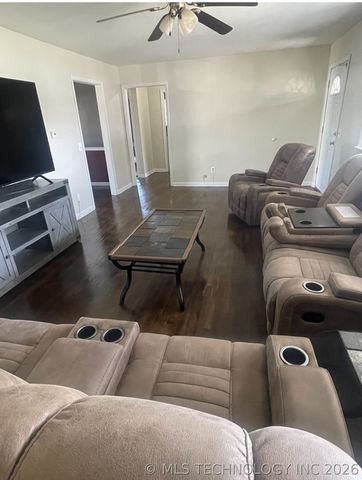 205 W Kaw Avenue, Cleveland, OK 74020