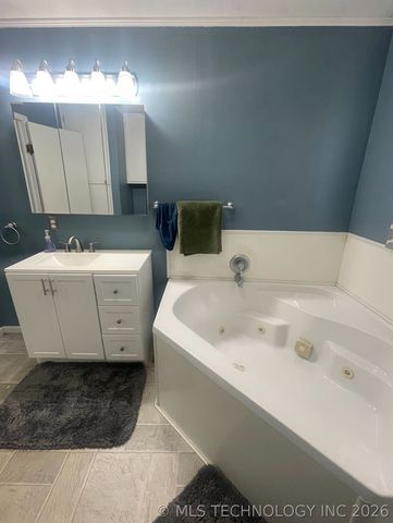 205 W Kaw Avenue, Cleveland, OK 74020