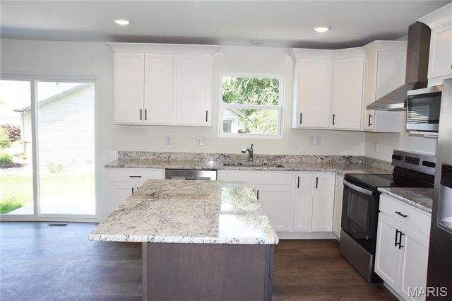3160 Birmingham Drive, Glen Carbon, IL 62034