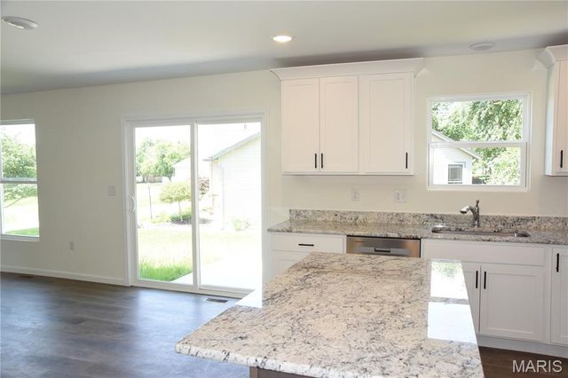 3160 Birmingham Drive, Glen Carbon, IL 62034