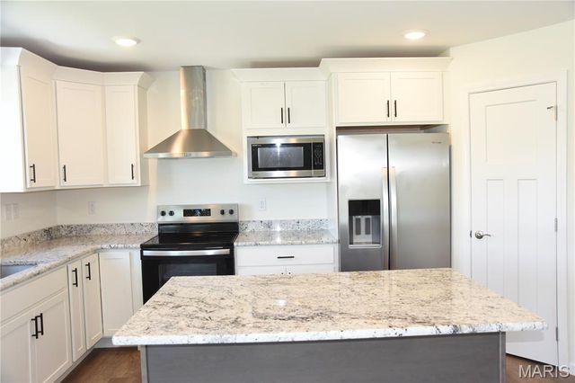 3160 Birmingham Drive, Glen Carbon, IL 62034
