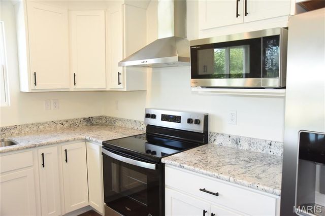 3160 Birmingham Drive, Glen Carbon, IL 62034