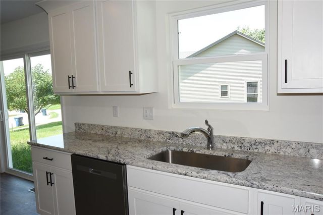 3160 Birmingham Drive, Glen Carbon, IL 62034