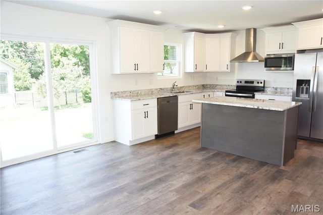 3160 Birmingham Drive, Glen Carbon, IL 62034