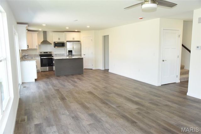 3160 Birmingham Drive, Glen Carbon, IL 62034