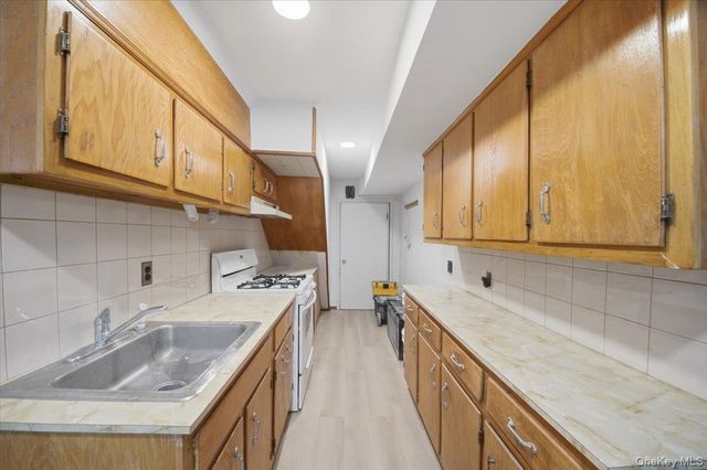 4158 Baychester Avenue, Bronx, NY 10466