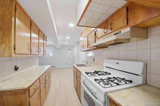 4158 Baychester Avenue, Bronx, NY 10466