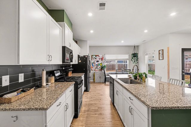 2304 Madeline Ct, Columbia, TN 38401