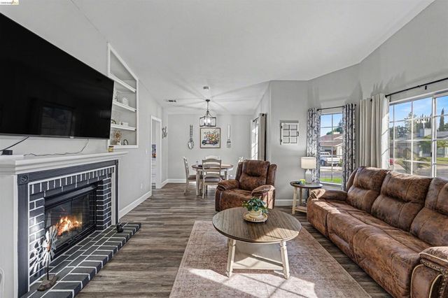 80 Mandeville Ct, Oakley, CA 94561