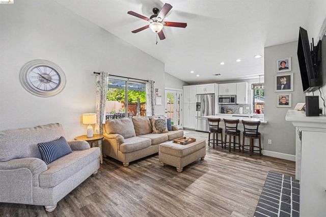 80 Mandeville Ct, Oakley, CA 94561