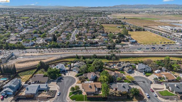 80 Mandeville Ct, Oakley, CA 94561