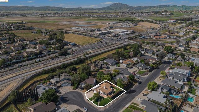 80 Mandeville Ct, Oakley, CA 94561