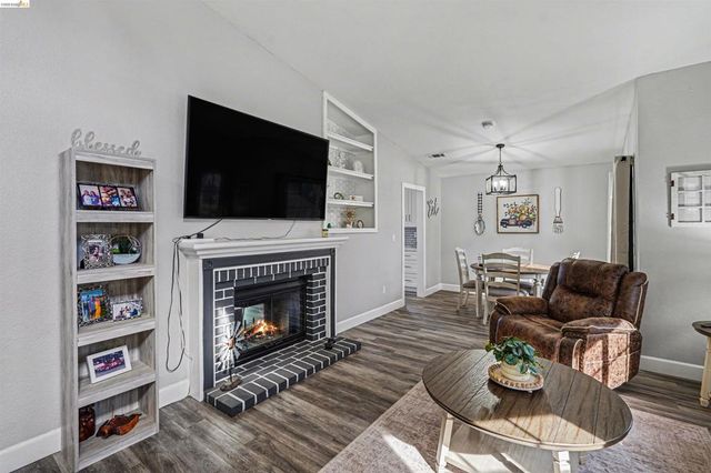 80 Mandeville Ct, Oakley, CA 94561