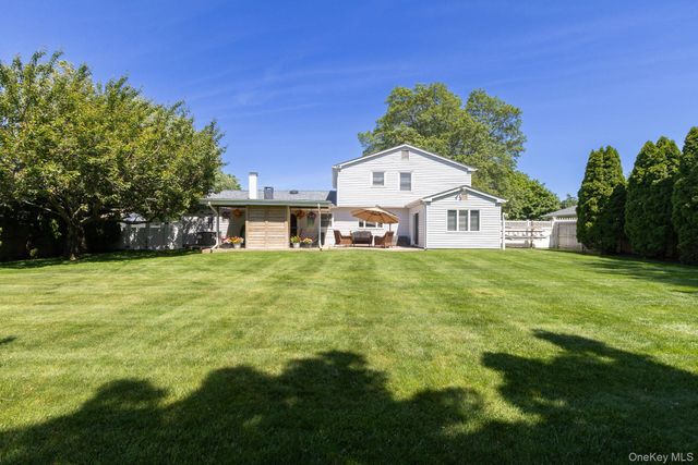 16 Redwood Lane, South Setauket, NY 11720