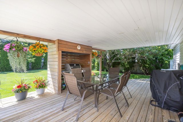 16 Redwood Lane, South Setauket, NY 11720