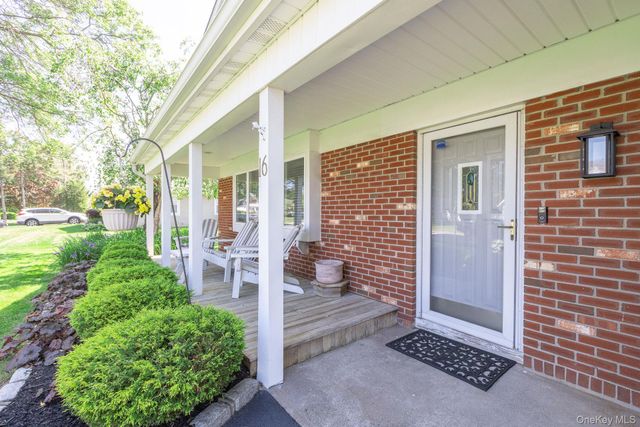 16 Redwood Lane, South Setauket, NY 11720