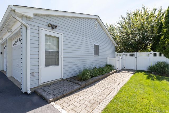 16 Redwood Lane, South Setauket, NY 11720