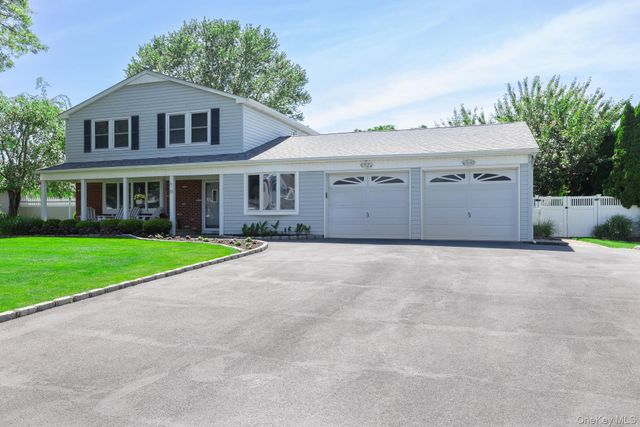 16 Redwood Lane, South Setauket, NY 11720