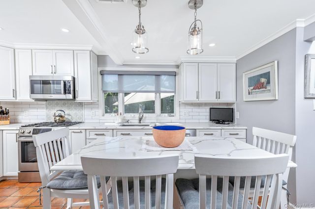 16 Redwood Lane, South Setauket, NY 11720