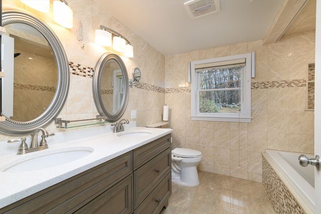 92 Mercury St, Weymouth, MA 02188