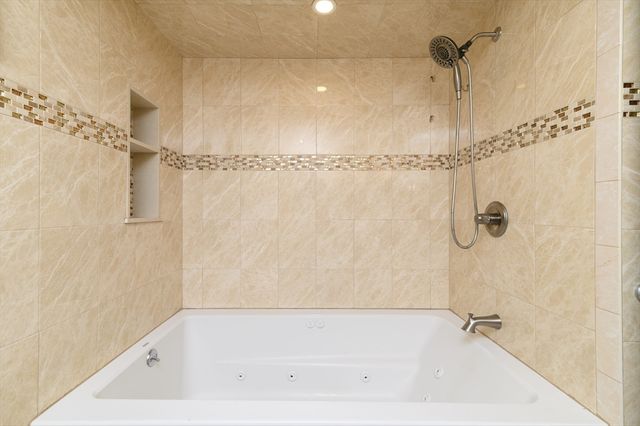 92 Mercury St, Weymouth, MA 02188