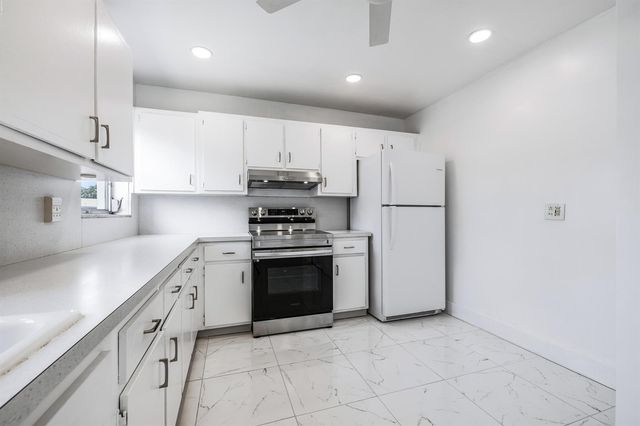 941 Crystal Lake Drive 207, Deerfield Beach, FL 33064