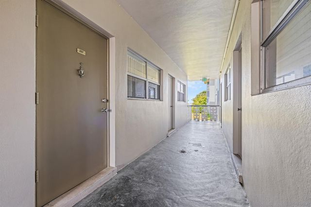 941 Crystal Lake Drive 207, Deerfield Beach, FL 33064