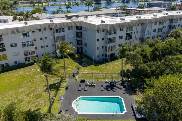 941 Crystal Lake Drive 207, Deerfield Beach, FL 33064