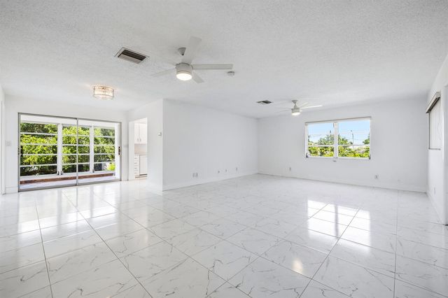941 Crystal Lake Drive 207, Deerfield Beach, FL 33064