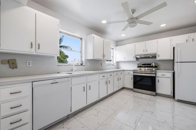941 Crystal Lake Drive 207, Deerfield Beach, FL 33064