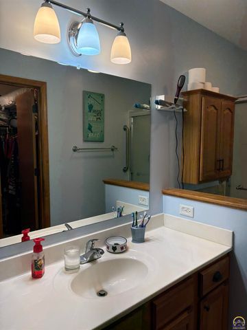 3431 NW 38th TER, Topeka, KS 66618
