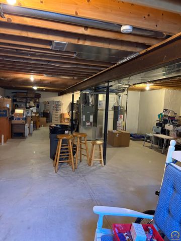 3431 NW 38th TER, Topeka, KS 66618