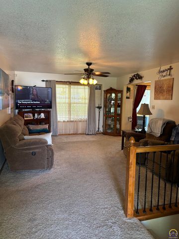 3431 NW 38th TER, Topeka, KS 66618