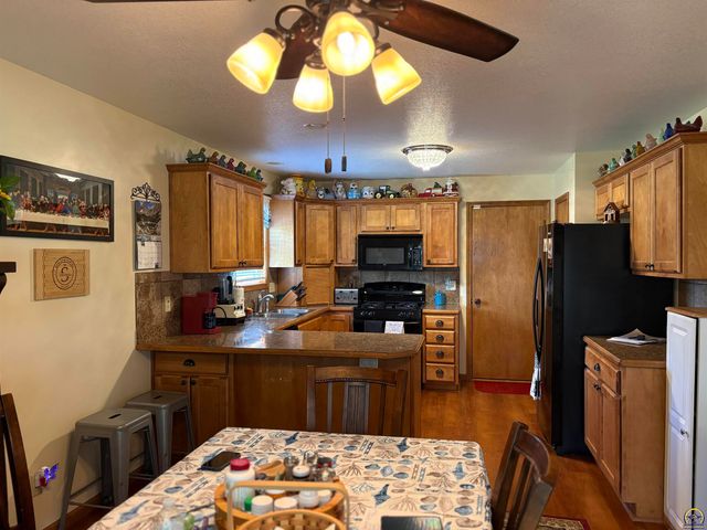 3431 NW 38th TER, Topeka, KS 66618