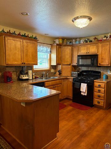 3431 NW 38th TER, Topeka, KS 66618