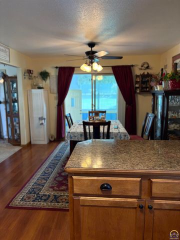 3431 NW 38th TER, Topeka, KS 66618